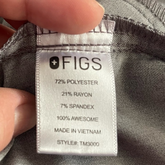 Figs Men's Gray V-Neck Scrub shirt - Picture 5 of 7